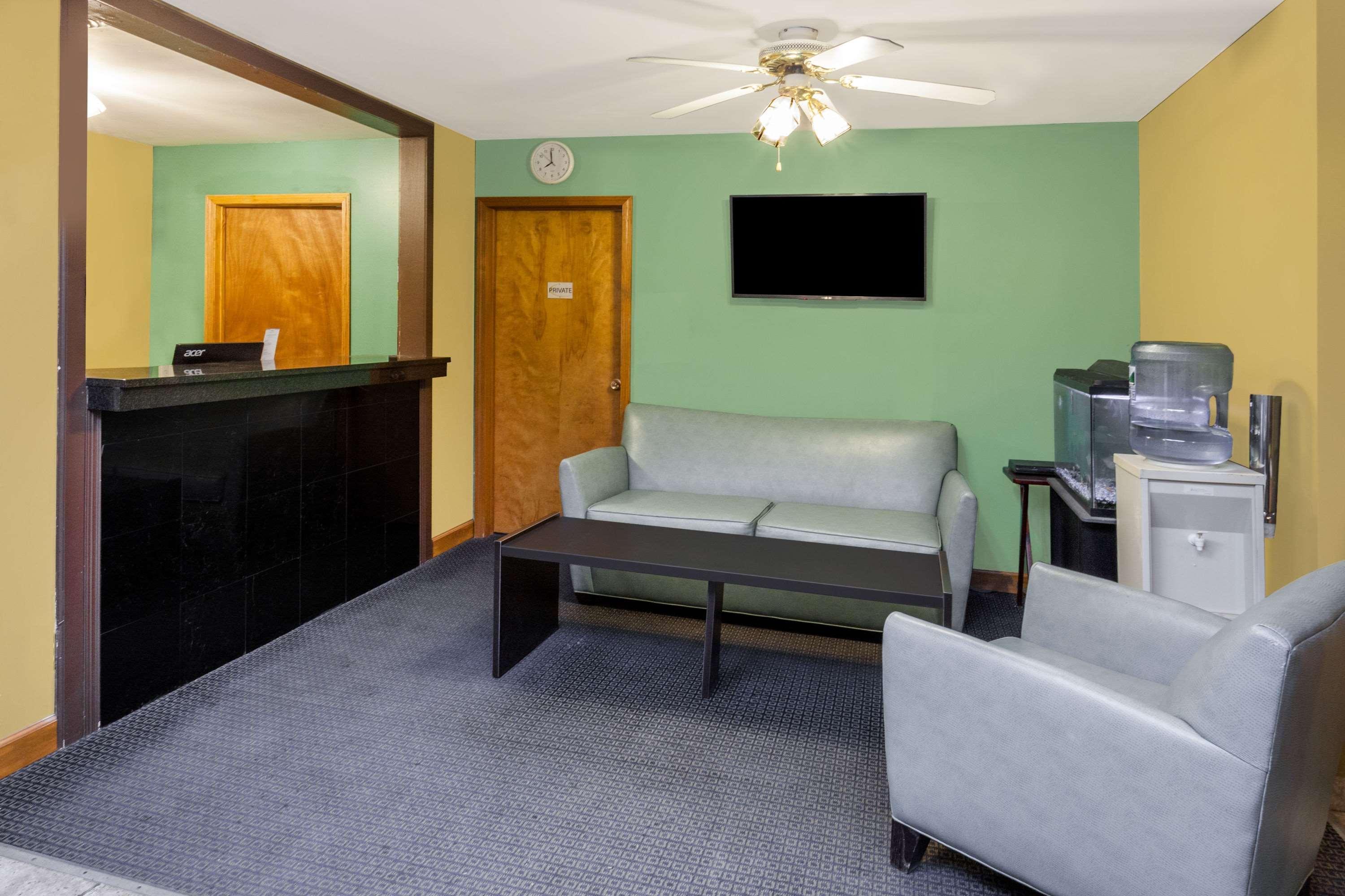 Super 8 By Wyndham Stevensville St Joseph Exterior photo